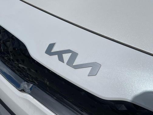 Snow White Pearl 2022 Kia Niro Plug-In Hybrid EX