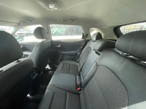 Snow White Pearl 2022 Kia Niro Plug-In Hybrid EX