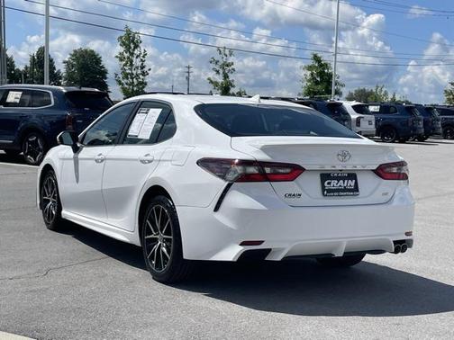 2024 Toyota Camry SE