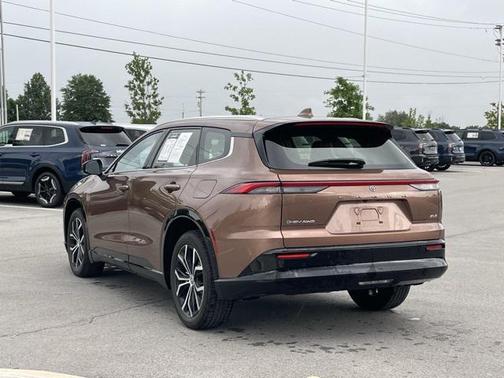 2025 Toyota Crown Signia XLE