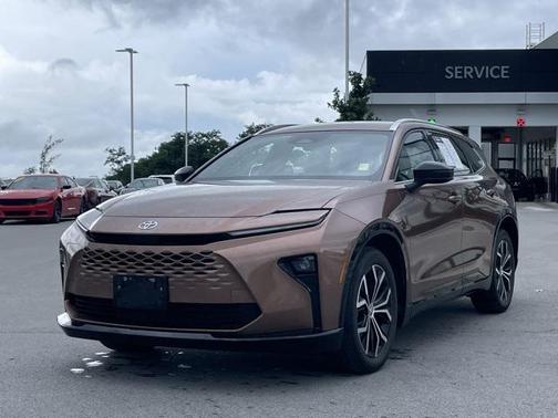 2025 Toyota Crown Signia XLE