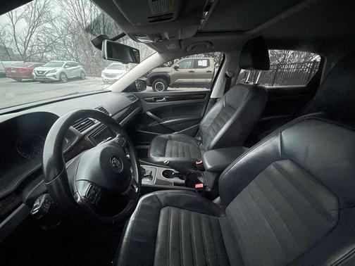 2014 Volkswagen Passat 1.8T Auto SEL Premium