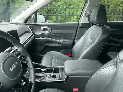 Green 2025 Kia Sorento SX