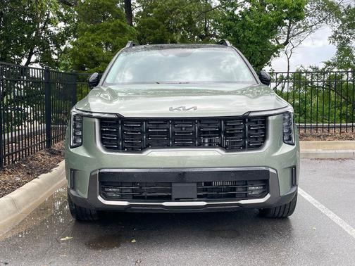 Green 2025 Kia Sorento SX