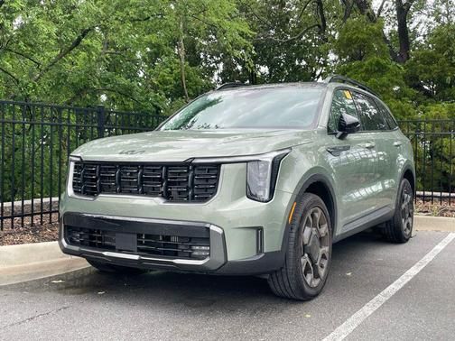 Green 2025 Kia Sorento SX