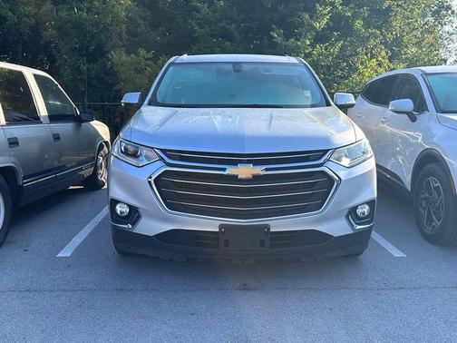 Silver Ice Metallic 2018 Chevrolet Traverse LT Cloth