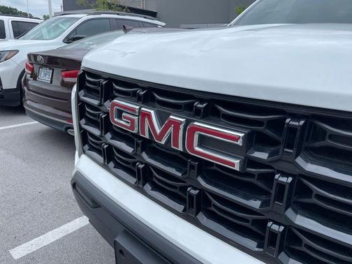 Summit White 2024 GMC Canyon Elevation
