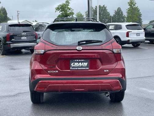 2021 Nissan Kicks SR
