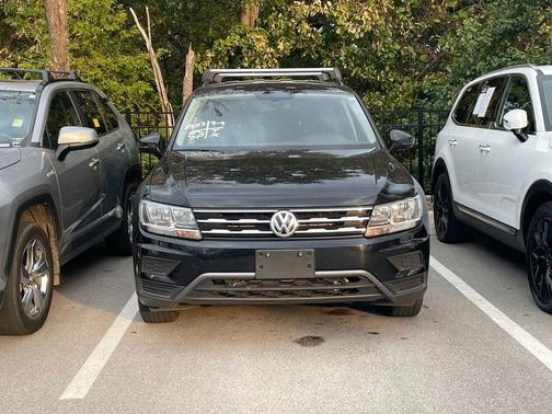 Deep Black Pearl Effect 2021 Volkswagen Tiguan 2.0T SE
