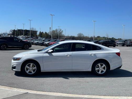 Summit White 2023 Chevrolet Malibu 1LS