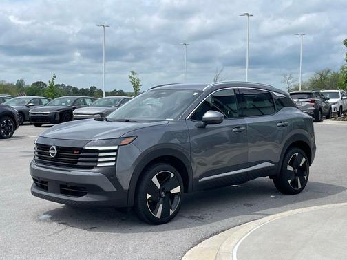 Gun Metallic 2025 Nissan Kicks SR