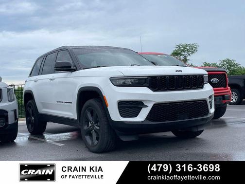 Bright White Clearcoat 2025 Jeep Grand Cherokee Altitude