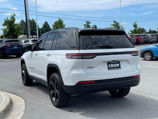 Bright White Clearcoat 2025 Jeep Grand Cherokee Altitude