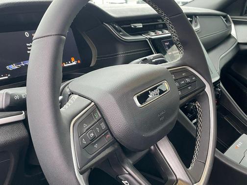 Bright White Clearcoat 2025 Jeep Grand Cherokee Altitude
