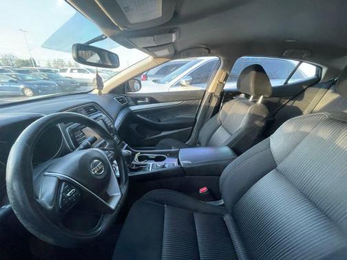 Red 2017 Nissan Maxima 3.5 S