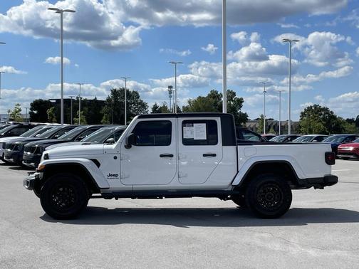 2022 Jeep Gladiator Sport S