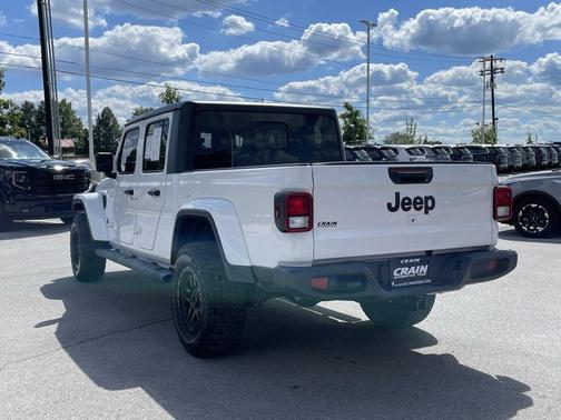 2022 Jeep Gladiator Sport S
