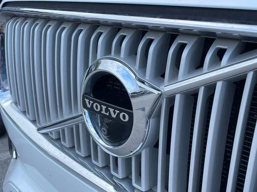 Crystal White 2018 Volvo XC90 T6 Inscription