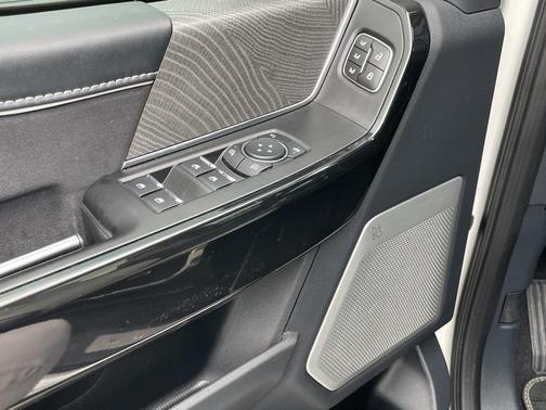 2023 Ford F-150 Lightning Platinum