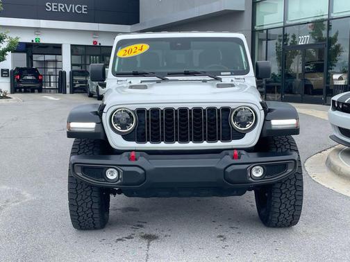 Bright White Clearcoat 2024 Jeep Gladiator Rubicon