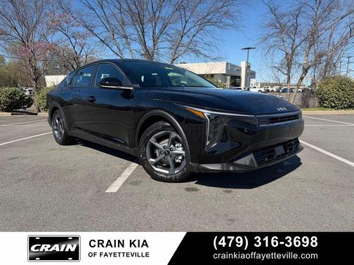 Aurora Black Pearl 2026 Kia K4 LXS