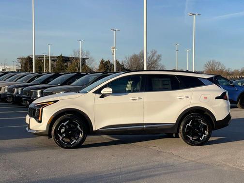 Snow White Pearl 2026 Kia Sportage Hybrid EX