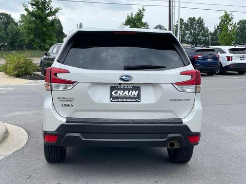 Crystal White Pearl 2022 Subaru Forester Limited