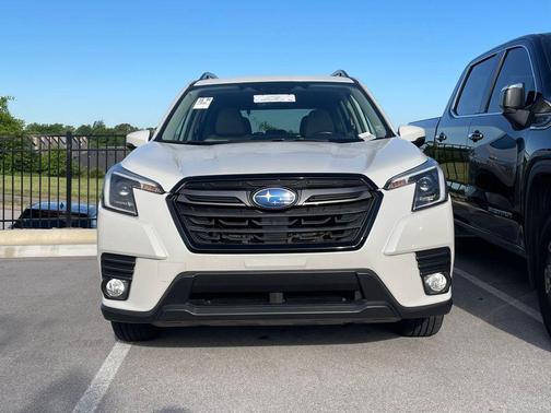 Crystal White Pearl 2022 Subaru Forester Limited