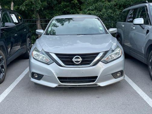 Brilliant Silver Metallic 2017 Nissan Altima 2.5 SV