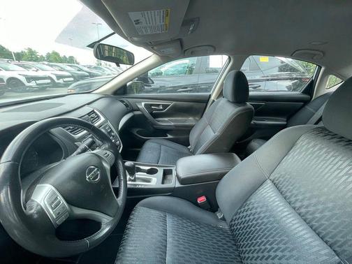 Brilliant Silver Metallic 2017 Nissan Altima 2.5 SV