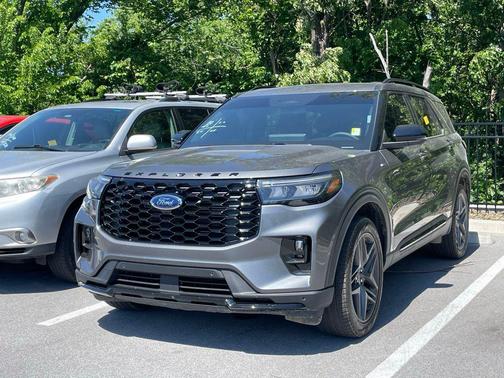 Gray Metallic 2026 Ford Explorer ST-Line
