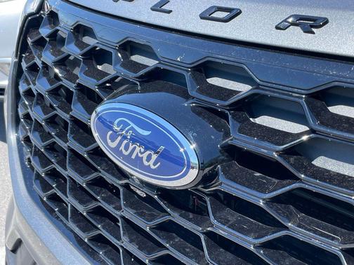 Gray Metallic 2026 Ford Explorer ST-Line