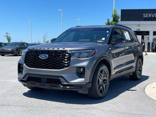 Gray Metallic 2026 Ford Explorer ST-Line