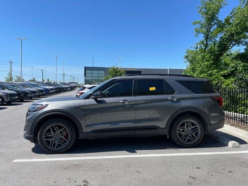 Gray Metallic 2026 Ford Explorer ST-Line