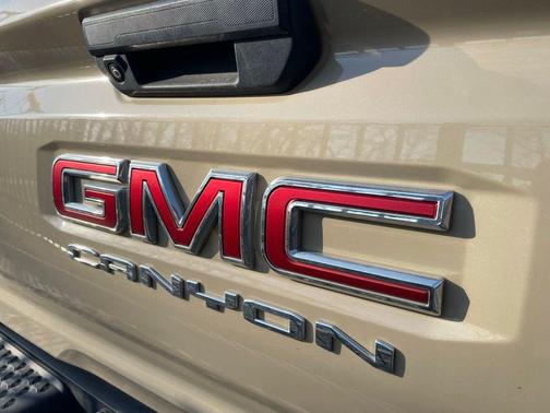Desert Sand Metallic 2023 GMC Canyon Elevation