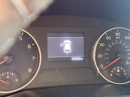 Clear White 2023 Kia Seltos S