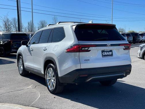 Pearl 2024 Toyota Grand Highlander Platinum