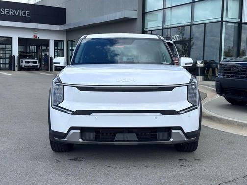 White Pearl 2026 Kia EV9 Light Long Range