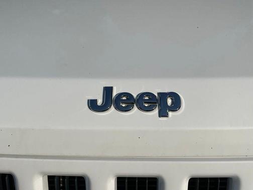Bright White Clearcoat 2011 Jeep Liberty Sport