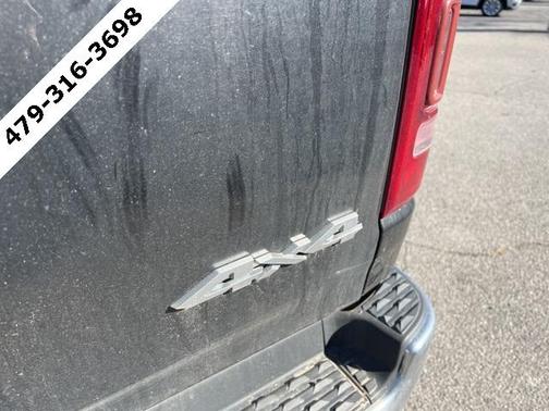 Photo 4 of 19 of 2019 RAM 1500 Laramie