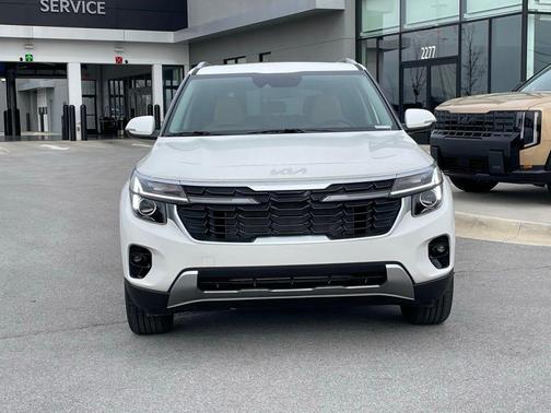 Snow White Pearl 2026 Kia Seltos EX