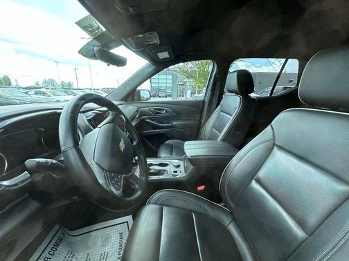 Mosaic Black Metallic 2023 Chevrolet Traverse Premier