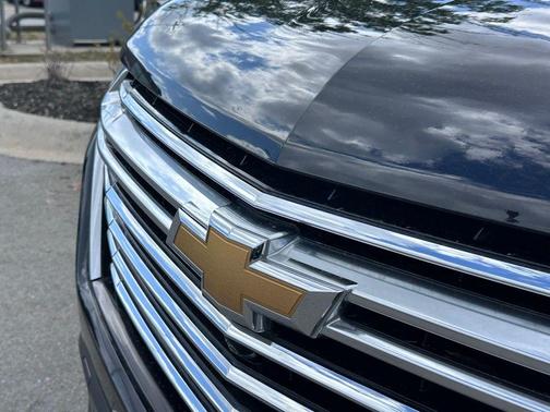 Mosaic Black Metallic 2023 Chevrolet Traverse Premier