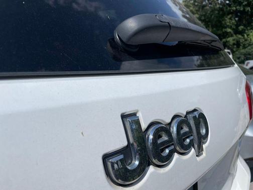 Bright White Clearcoat 2019 Jeep Grand Cherokee Overland