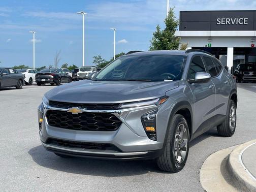 Sterling Gray Metallic 2025 Chevrolet Trax LT
