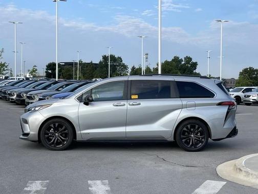 2021 Toyota Sienna XSE 7 Passenger