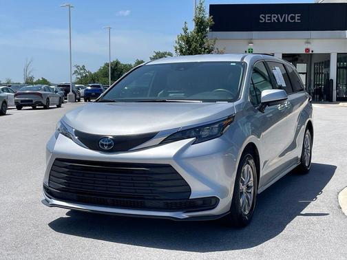 Celestial Silver Metallic 2025 Toyota Sienna LE