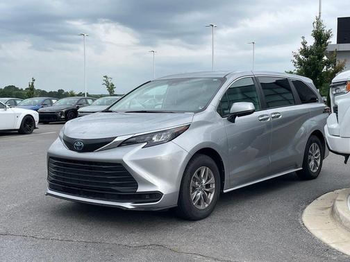 Celestial Silver Metallic 2025 Toyota Sienna LE