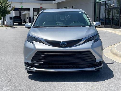Celestial Silver Metallic 2025 Toyota Sienna LE