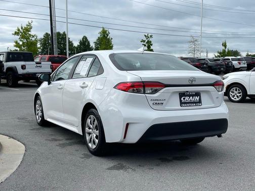 Wind Chill Pearl/Midnight Black Metallic 2023 Toyota Corolla LE